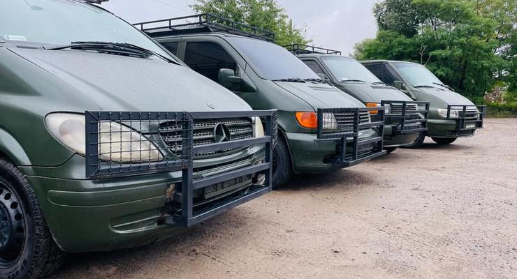 В Україні можна поставити гуманітарні автівки на державний облік: як це працює