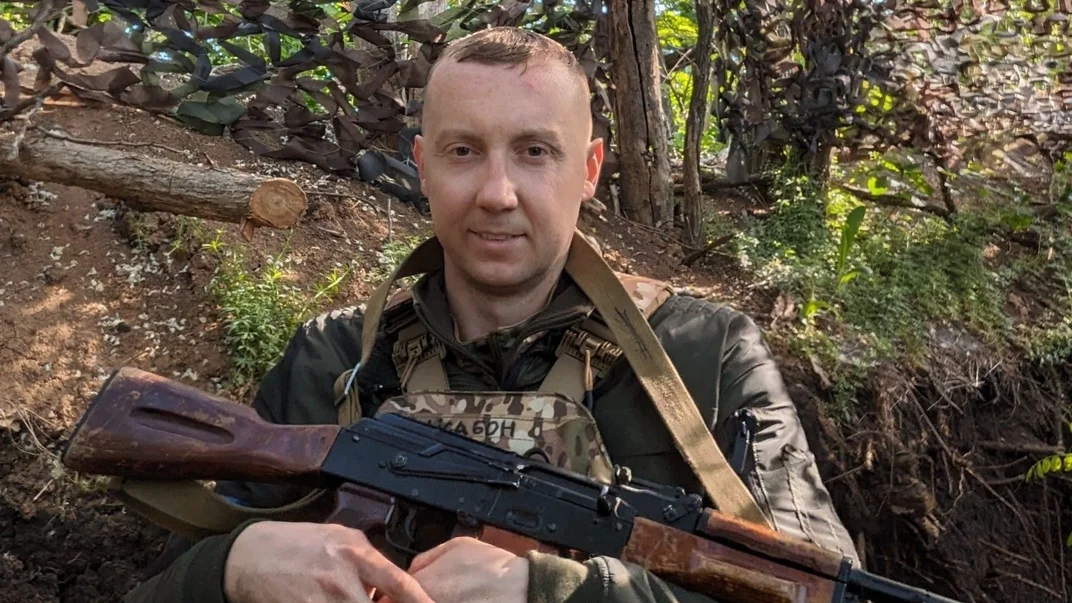 «Незрозуміло з ким під яким командуванням»: відомий письменник розповів, чому вирішив звільнитися із ЗСУ