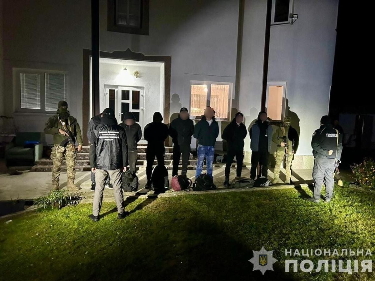 Правоохоронці Закарпаття ліквідували три канали, якими військовозобовʼязаних переправляли за кордон