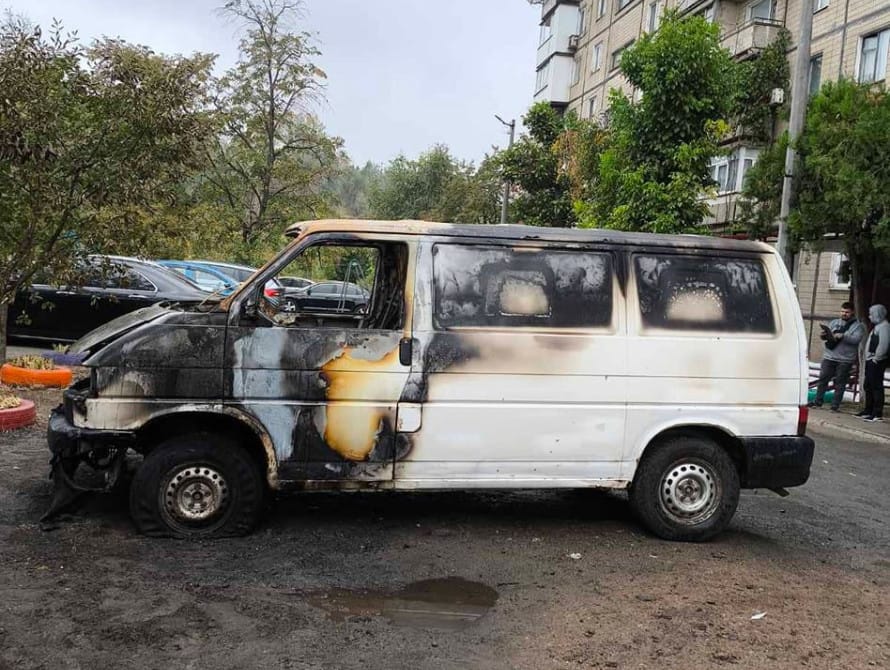На Дніпропетровщині автомобіль спалили відомому запорізькому волонтеру