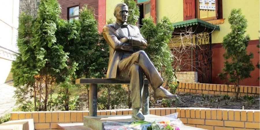 Пам’ятники Булгакову, Ахматовій та Глінці хочуть демонтувати у Києві