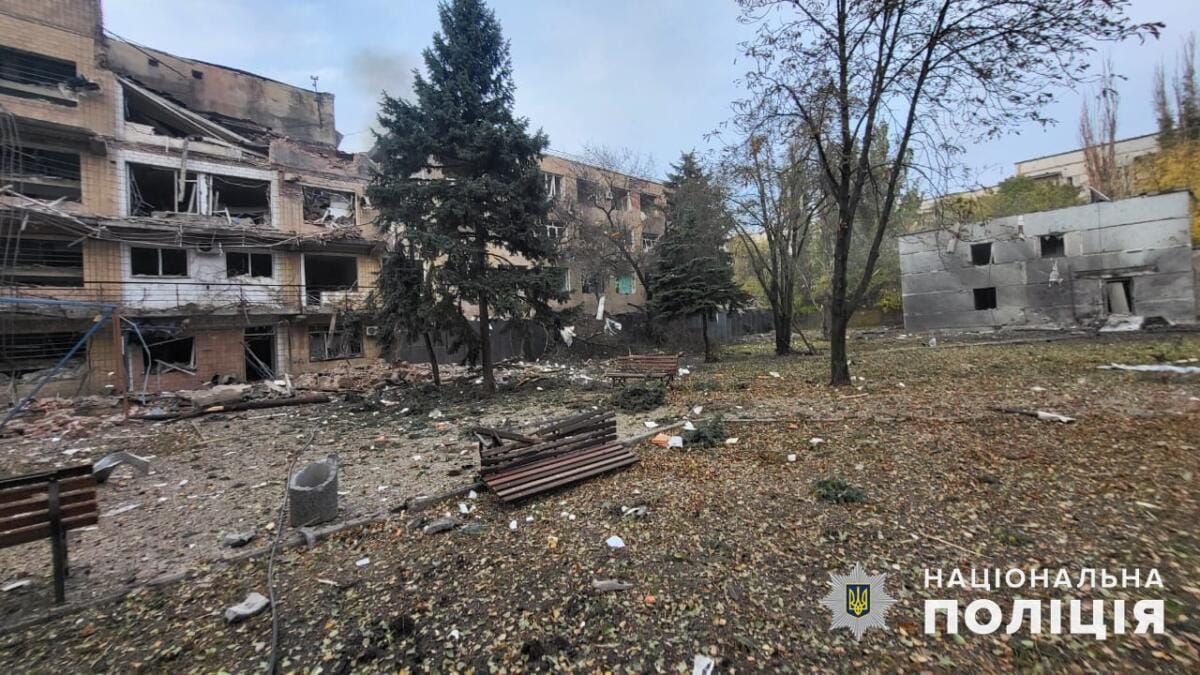 Російськими бомбами та артилерією поранено п’ятеро людей на Донеччині