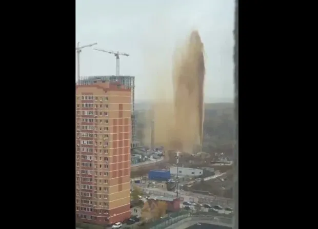 Фонтан нечистот “запрацював” у Москві
