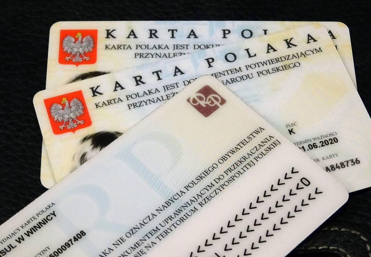 У Польщі назвали кількість карт поляка, які було видано за 16 років