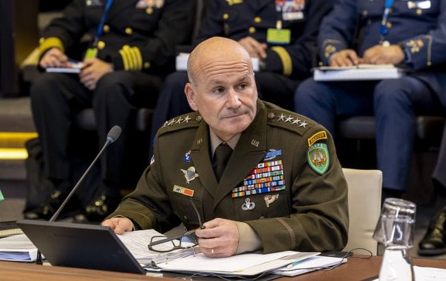 Список зброї, яка б могла допомогти Україні, склав американський генерал Крістофер Каволі