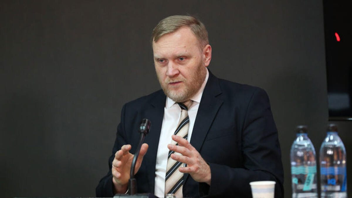 Стало відомо, хто з українських послів отримує найвищі зарплати: перелік