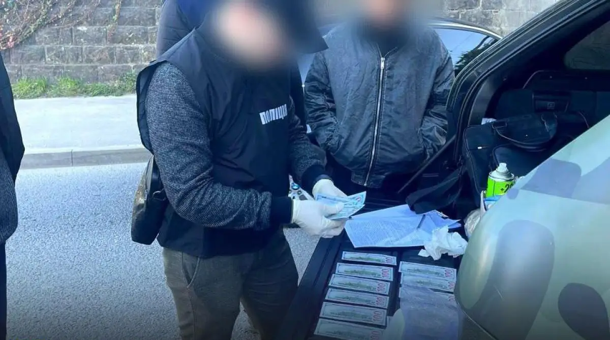 На Львівщині посадовець медичного закладу вимагав хабар у військового