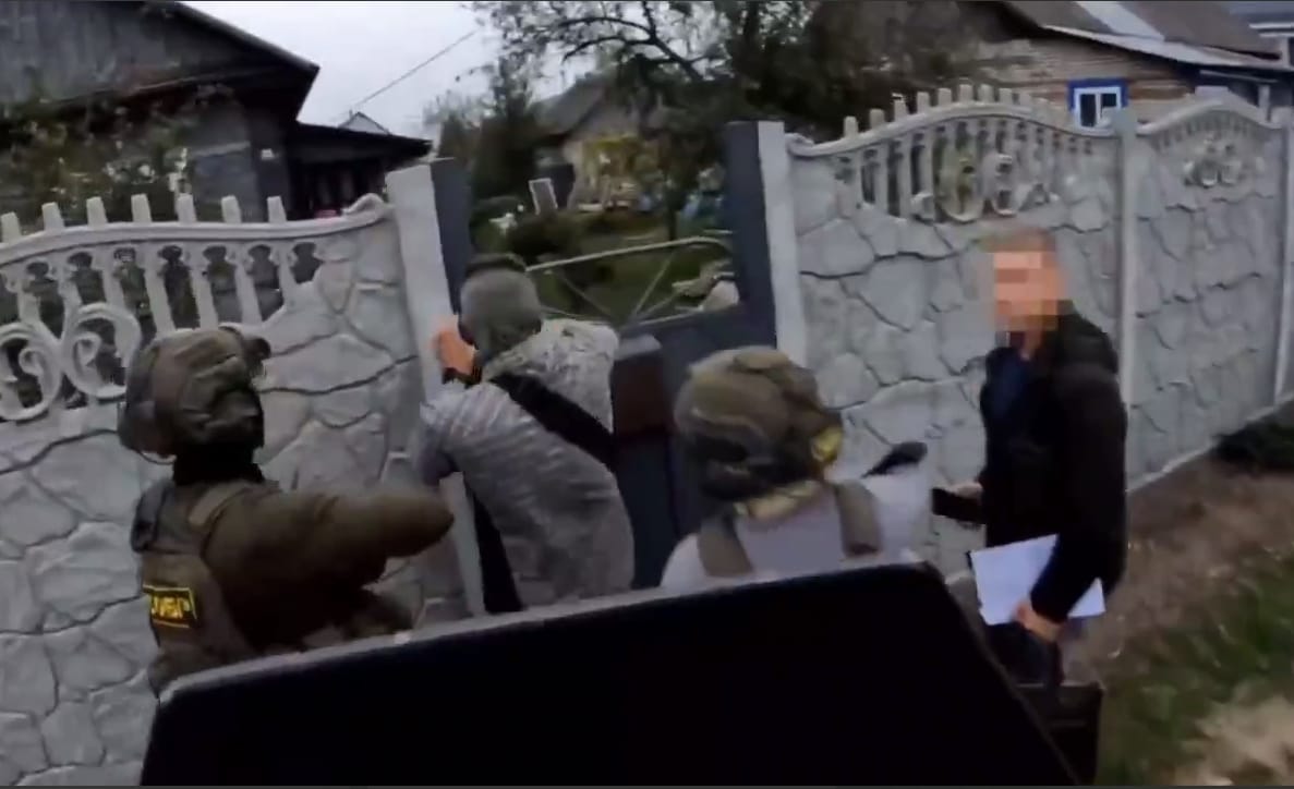 У Білорусі затримали жінку  за те що вона нібито поширила відео про вибухнувший російський БПЛА