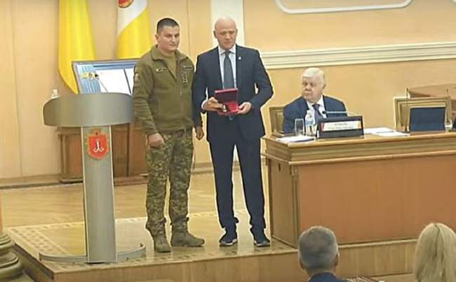 Відзнаку від військових отримав мер Одеси