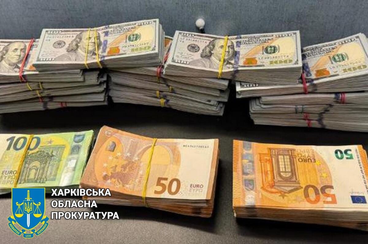 «Списували» чоловіків з військового обліку за гроші: на Харківщині затримано 13 посадовців