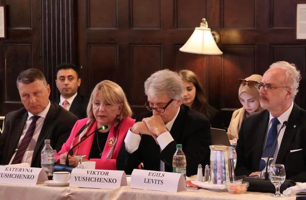 Віктор Ющенко з дружиною відвідали XXX зустріч високого рівня Міжнародного центру Нізамі Гянджеві