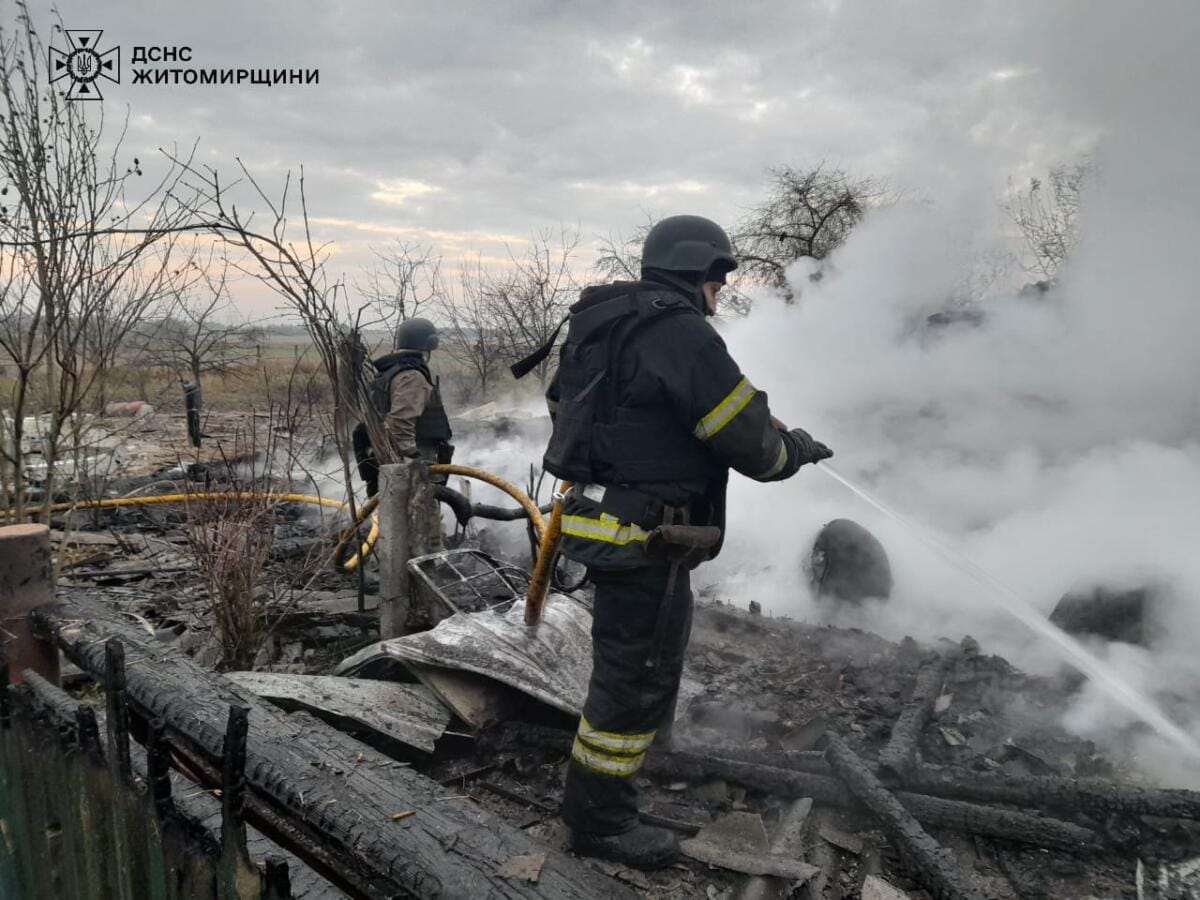 Через падіння російського дрону на Житомирщині згорів будинок