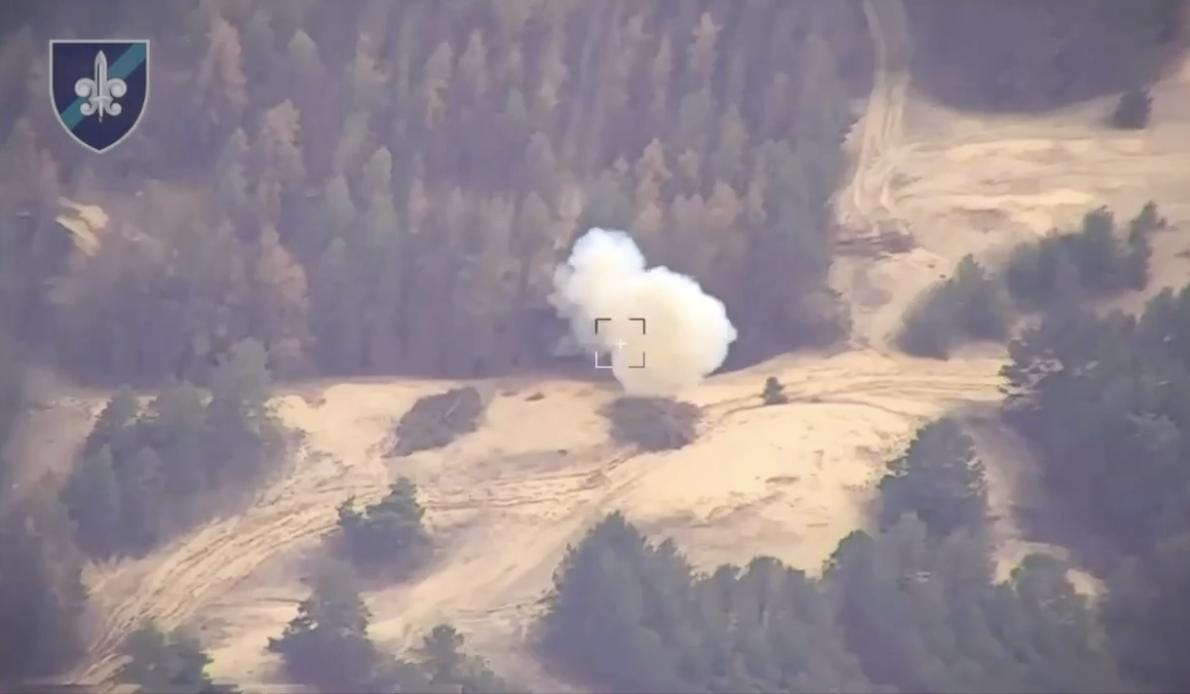 За допомогою РСЗВ “HIMARS” українські захисники знищили російську САУ “Піон” 