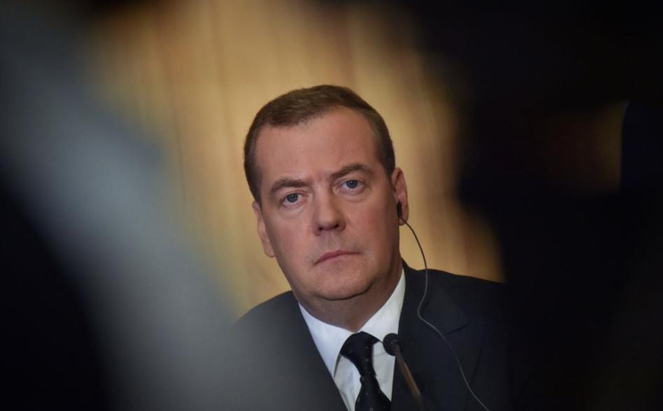 Після вибухів на російських спиртзаводах українці висміяли Дмитра Мєдвєдєва