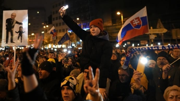 У Словаччині відбулися масові антиурядові протести (ВІДЕО)