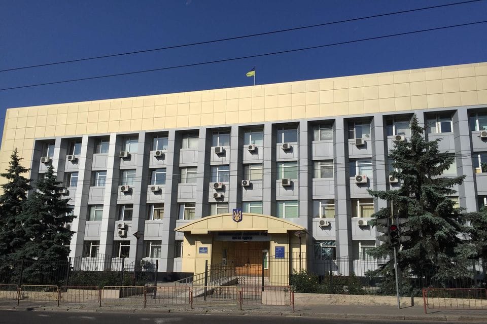 Одесита, який мріяв, що місто буде «звільнено від бандерівської влади» та поширив інформацію про розташування підрозділів ЗСУ відправили за ґрати лише на три роки 