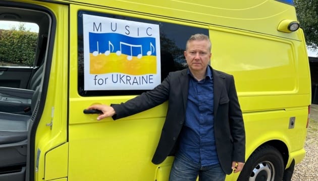 Український музикант-волонтер у Нідерландах придбав черговий реанімобіль для ЗСУ
