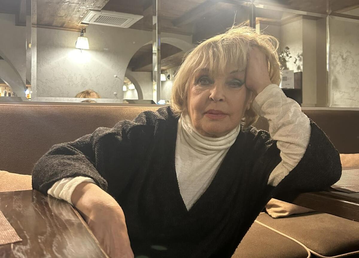 Українська акторка Ада Роговцева звернулася до своїх шанувальників з проханням