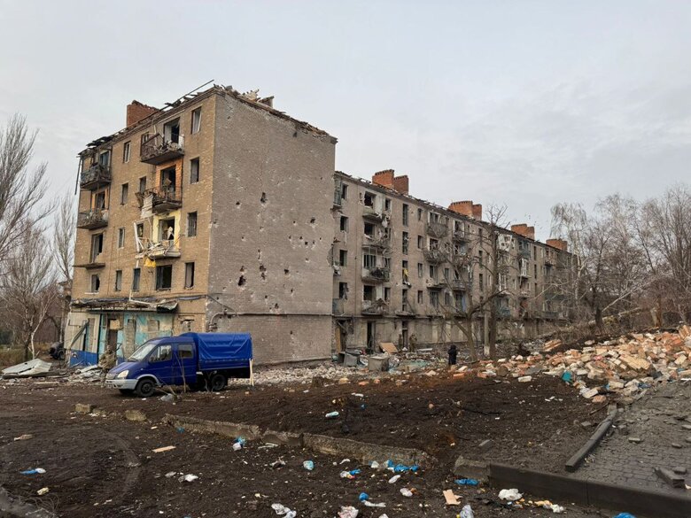За добу ворог атакував десять населених пунктів на Донеччині