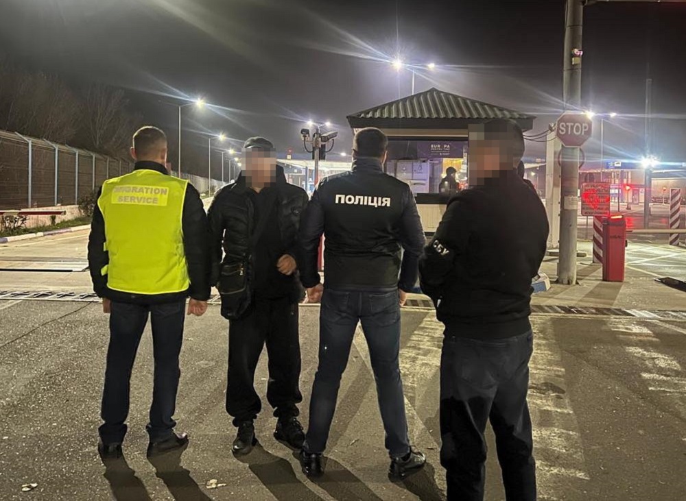 Іноземцю, який перебуває у санкційному списку РНБО, “вказали на двері” з України