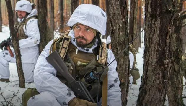 В Україні випробовують новий маскувальний костюм для військових