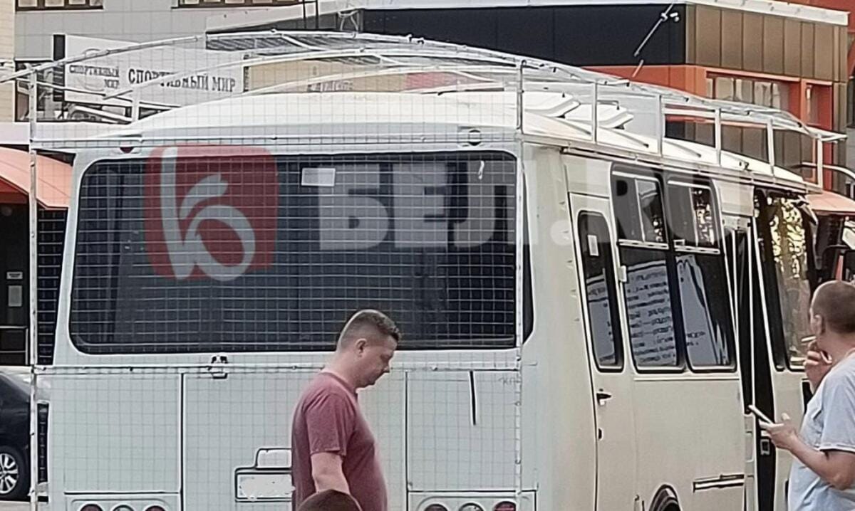 Автобус із «захистом» від дронів у Росії насмішив користувачів соцмережі
