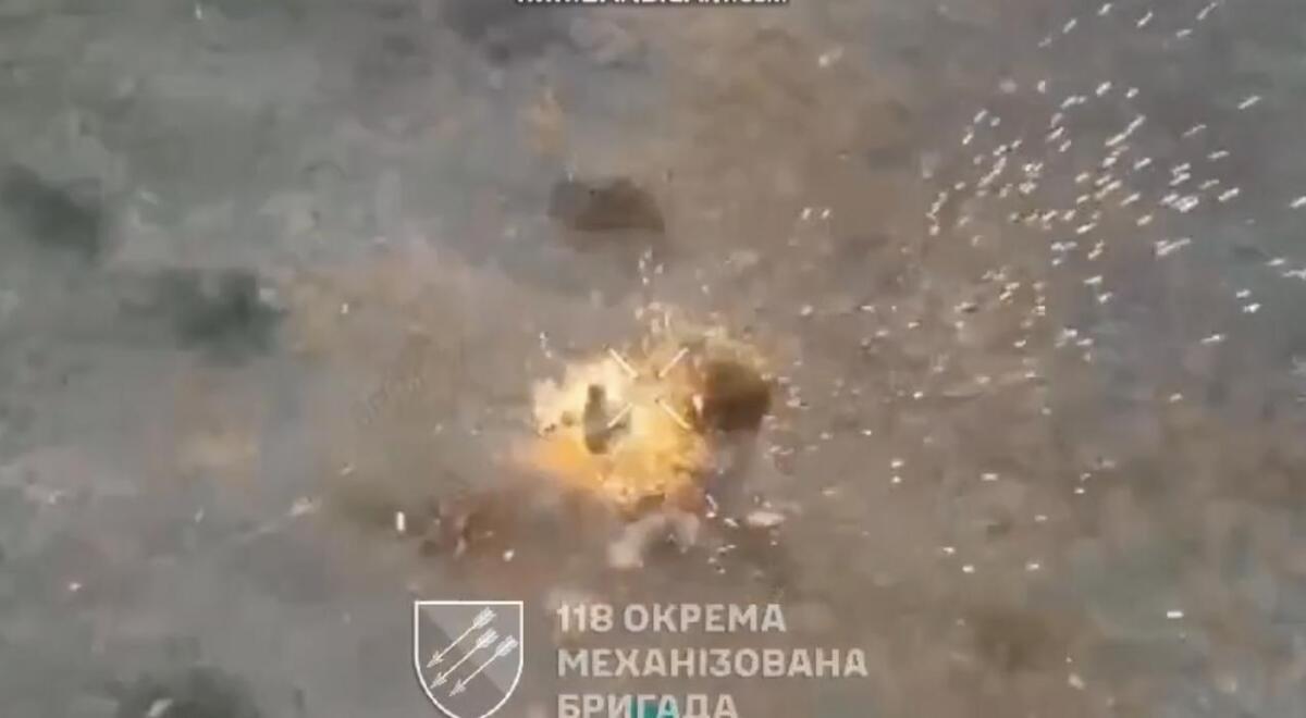 На Запоріжжі український оператор дрона підпалив російському окупанту “центр прийняття рішень”