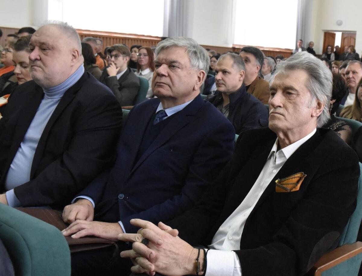 Віктор Ющенко відвідав Всеукраїнську наукову конференцію, яка відбулася у Черкаському національному університеті імені Богдана Хмельницького
