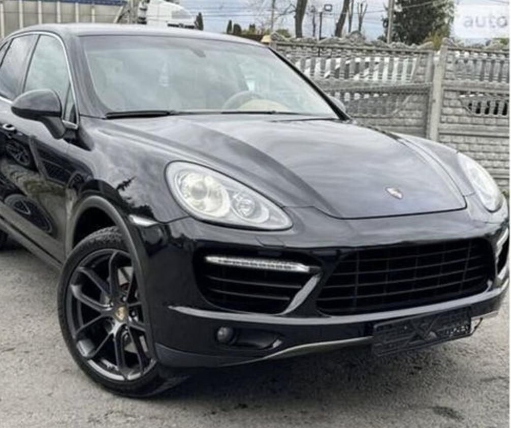 На Київщині співробітник ТЦК, який немає заощаджень, придбав собі Porsche Cayenne