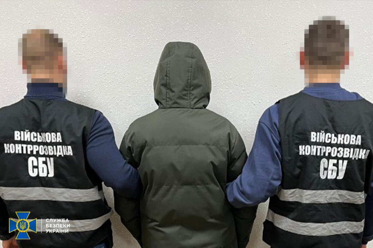 Шпигувала за військовими під виглядом поїздок у таксі: у Чернігові затримали агентку російського ГРУ
