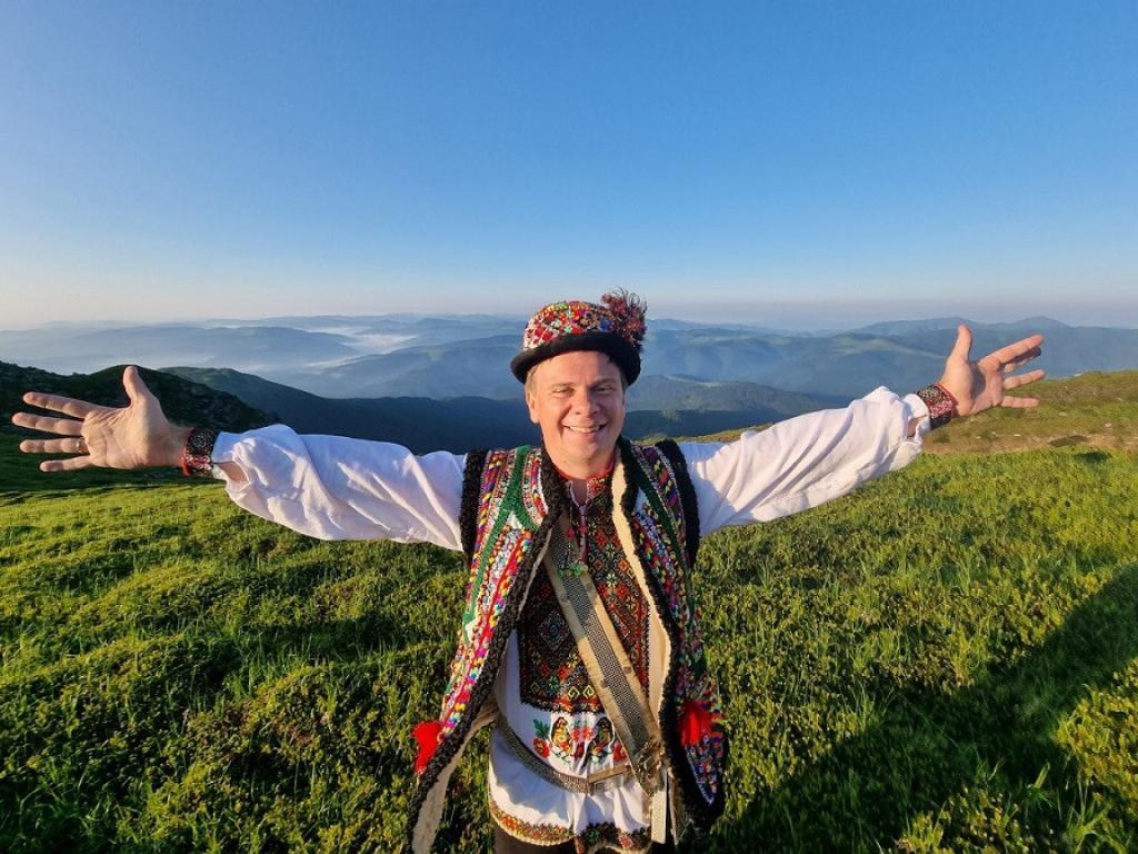 Український телеведучий Дмитро Комаров, який довгий час не виходив на звʼязок, звернувся до своїх шанувальників