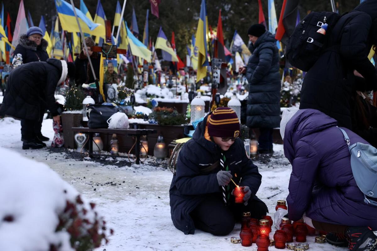 На Полях почесних поховань у Львові запалили Вифлеємський вогонь