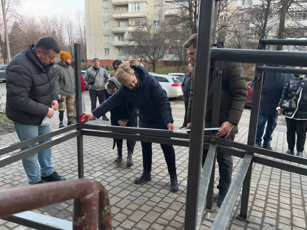 Інцидент щодо пандуса для військового ЗСУ, який втратив нижні кінцівки на війні, розгорівся у Львові
