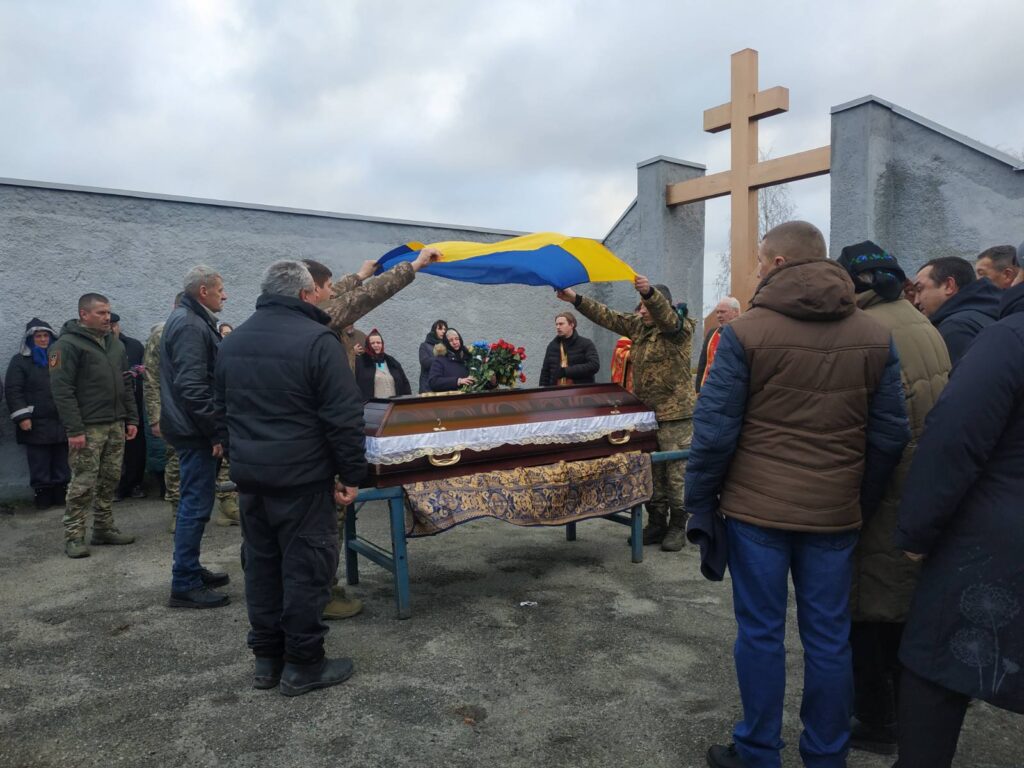 В останню путь провели загиблого оператора роти вогневої підтримки на Черкащині