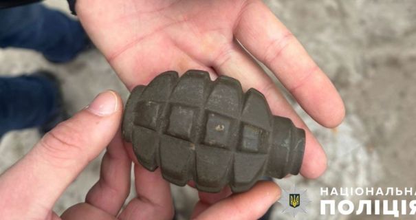 Жінку, яка зберігала вибухові пристрої викрили у Черкаській області
