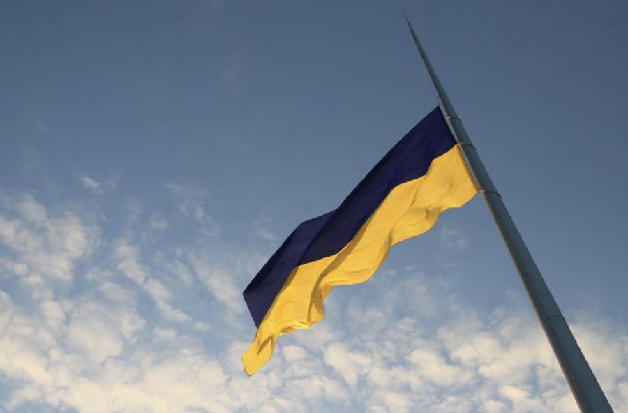 Головний прапор України пошкодила погода у столиці