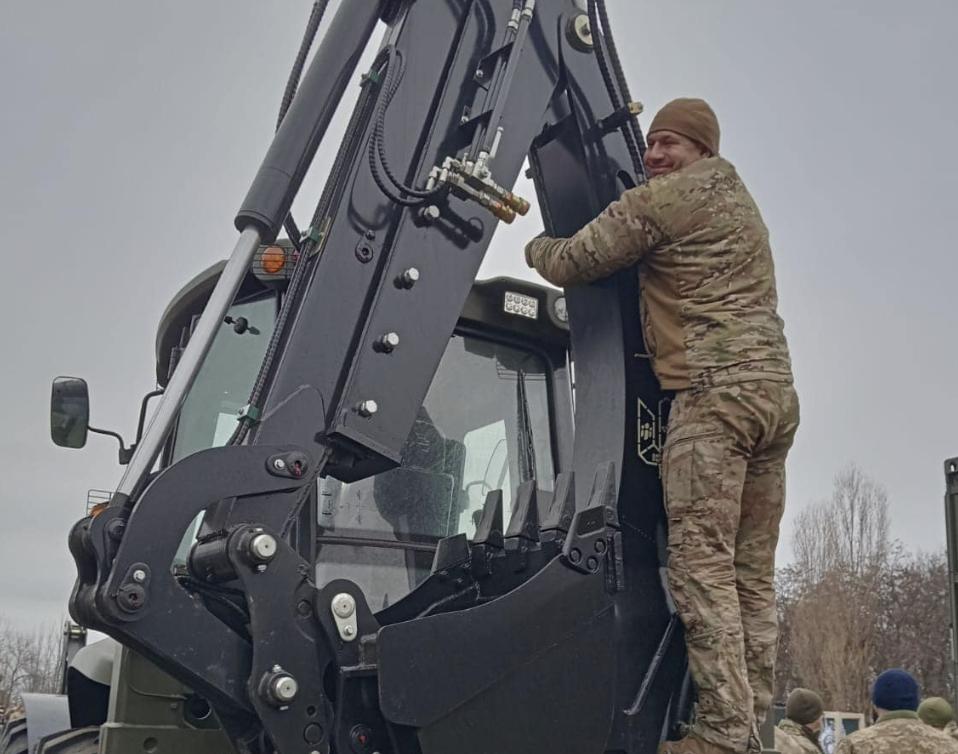 Петру Порошенку за передану техніку на фронт подякував військовослужбовець ЗСУ Олександр Карпюк