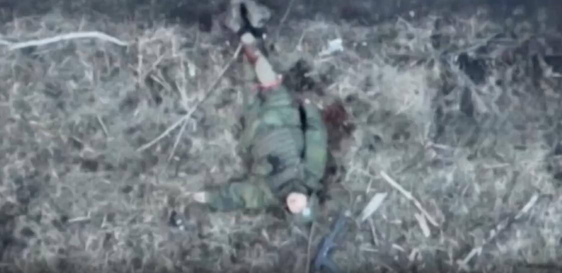 На Донеччині на голову російському солдату український дрон скинув ВОГ