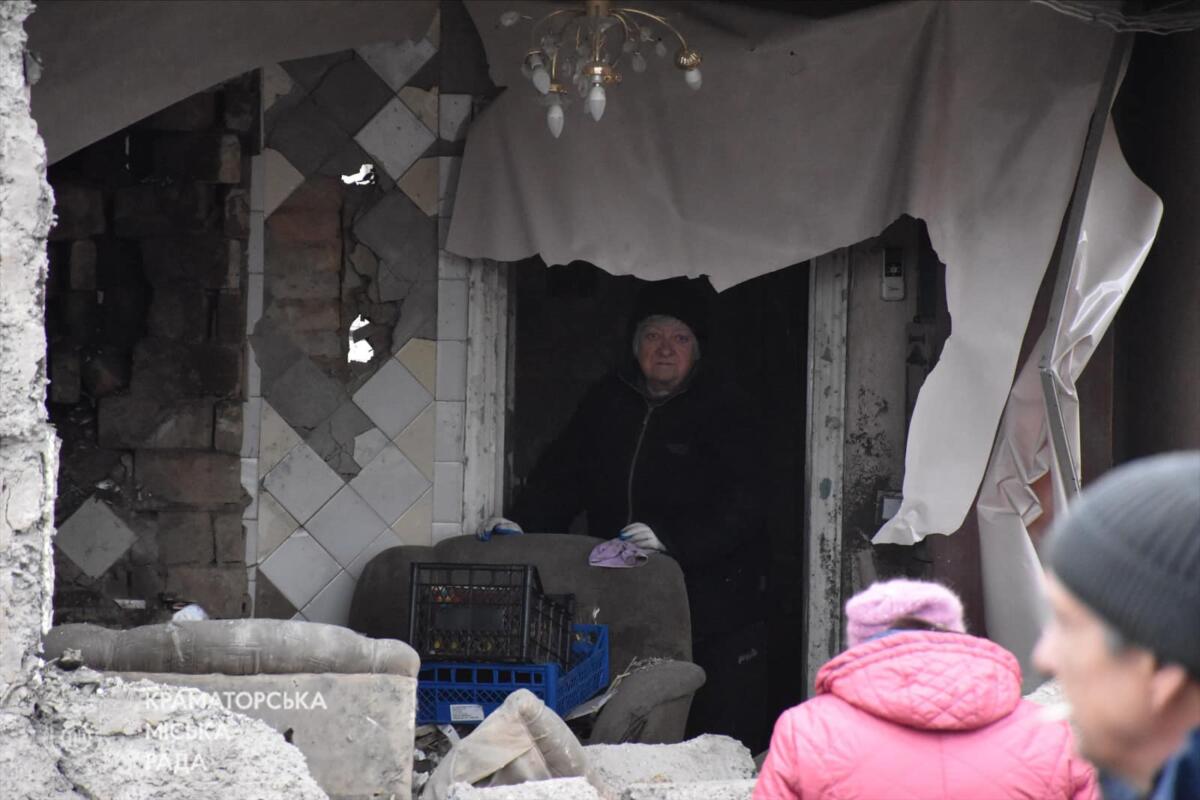 Окупанти КАБом атакували Краматорськ: у міськраді показали наслідки (ФОТО)