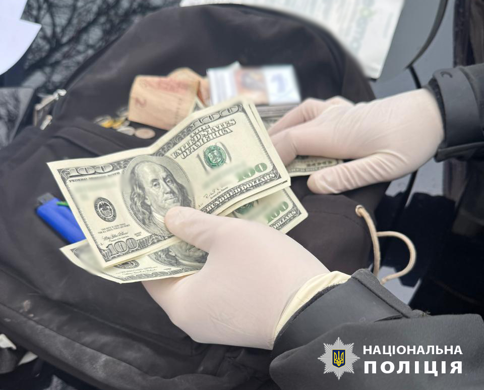 Працівник ТЦК на Одещині продавав фіктивні повістки по 1000 доларів
