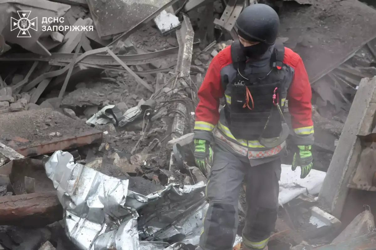 Ракетний обстріл Запоріжжя 18 січня: з-під завалів дістали тіло другого загиблого