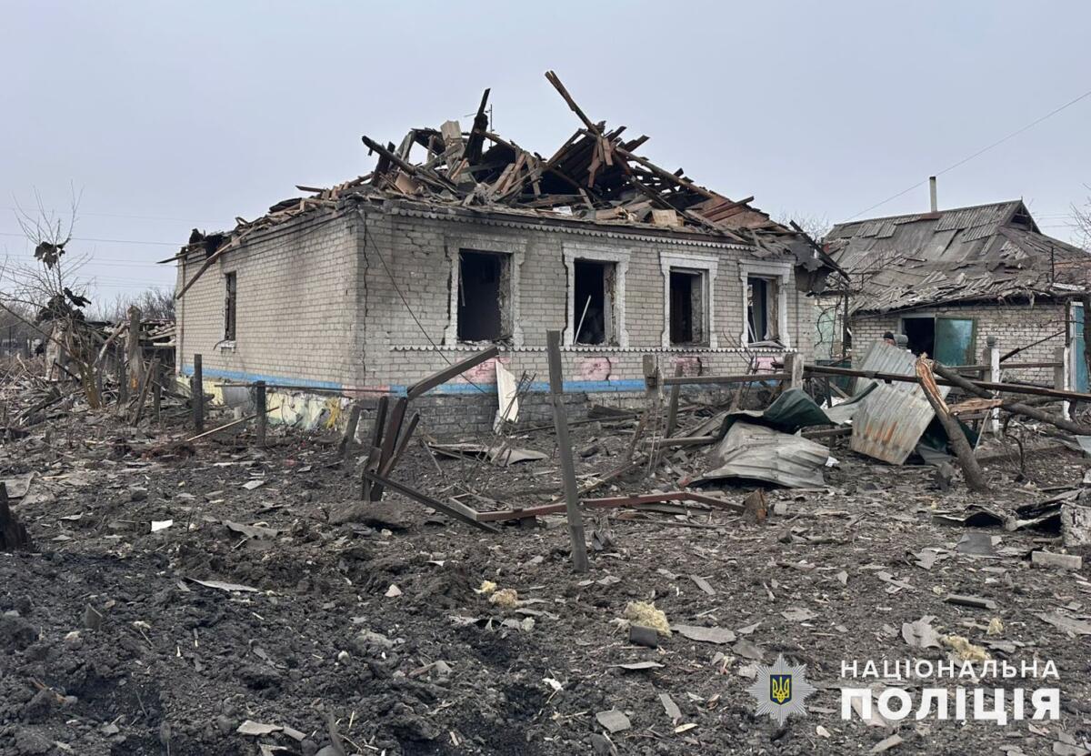 Від російського вогню постраждало 9 населених пунктів Донеччини: загинула людина, багато руйнувань