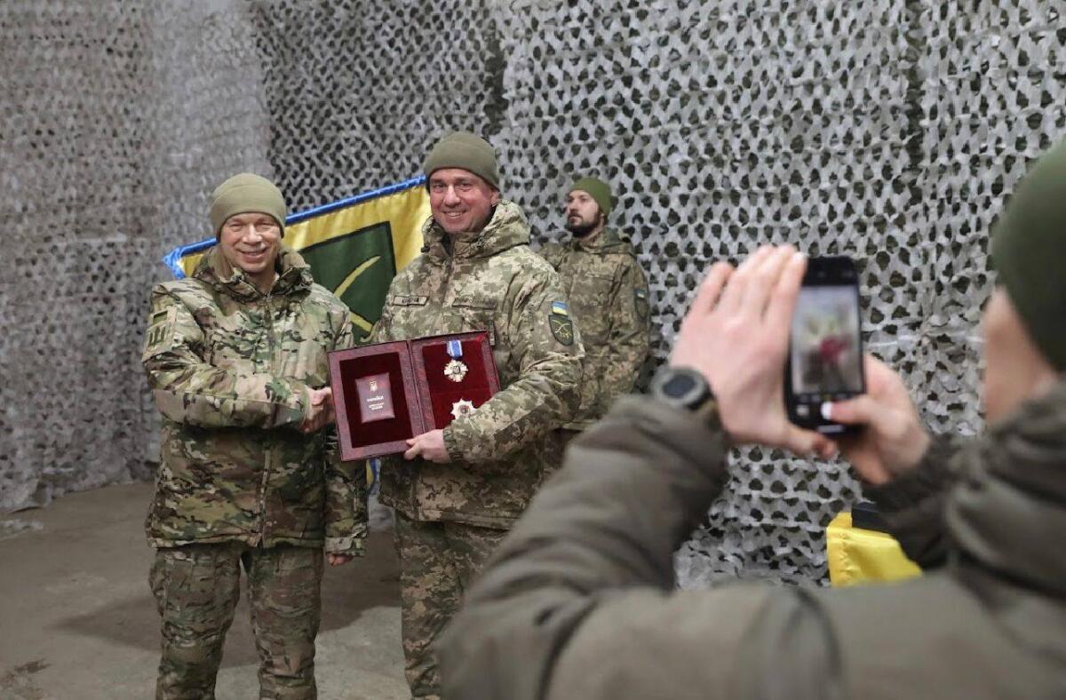 Сирський відвідав Курський напрямок, де вручив нагороди українським захисникам