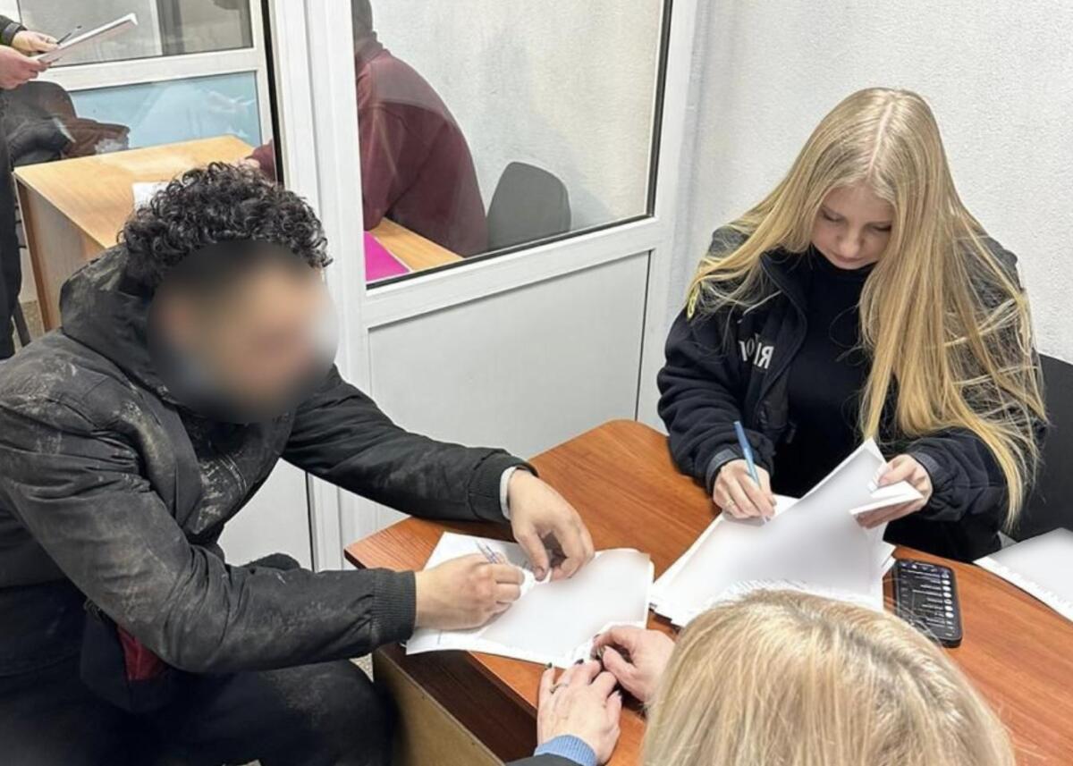 В одному з районів Харкова студент пограбував магазин зброї