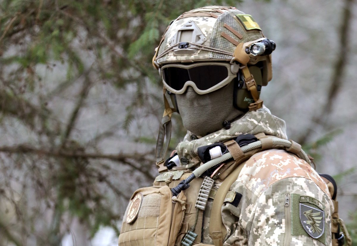 В Україні затвердили 10 зразків бойових шоломів за найвищими світовими стандартами