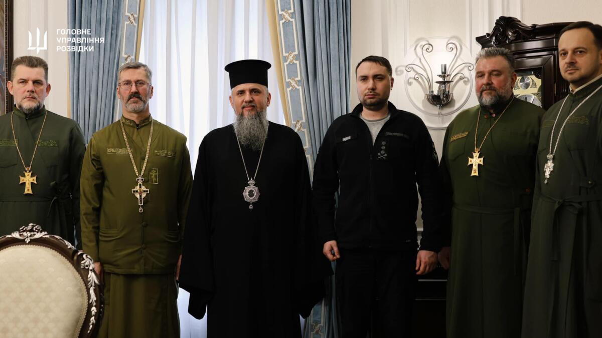 Вважалась втраченою: Буданов передав Предстоятелю ПЦУ віднайдену ікону ХІХ століття (ФОТО)