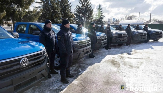 Допомога від ЄС: Нацполіція отримала 25 пікапів