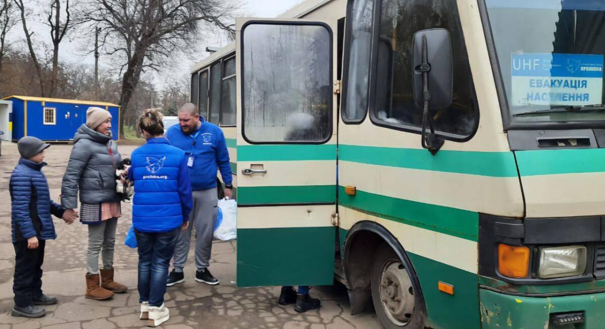 Понад 234 тисячі людей потребують евакуації з Донеччини та Дніпропетровщини