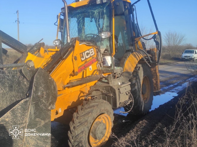 На Донеччині ворожий дрон атакував рятувальників: одна людина постраждала