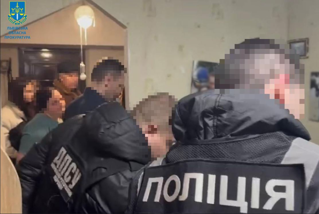 Мешканку Новояворівська підозрюють у переправленні чоловіка призовного віку через кордон за велику суму